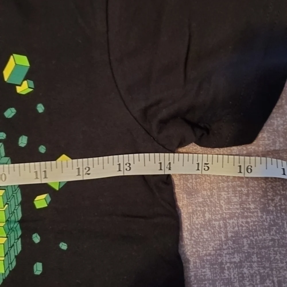 Children's Place Kid's skull T-shirt size 4